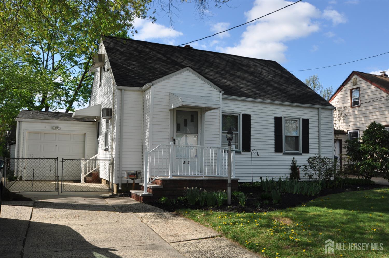 213 Old Post Road Edison, NJ 08817 - Photo 3 of 18 a front view of a house