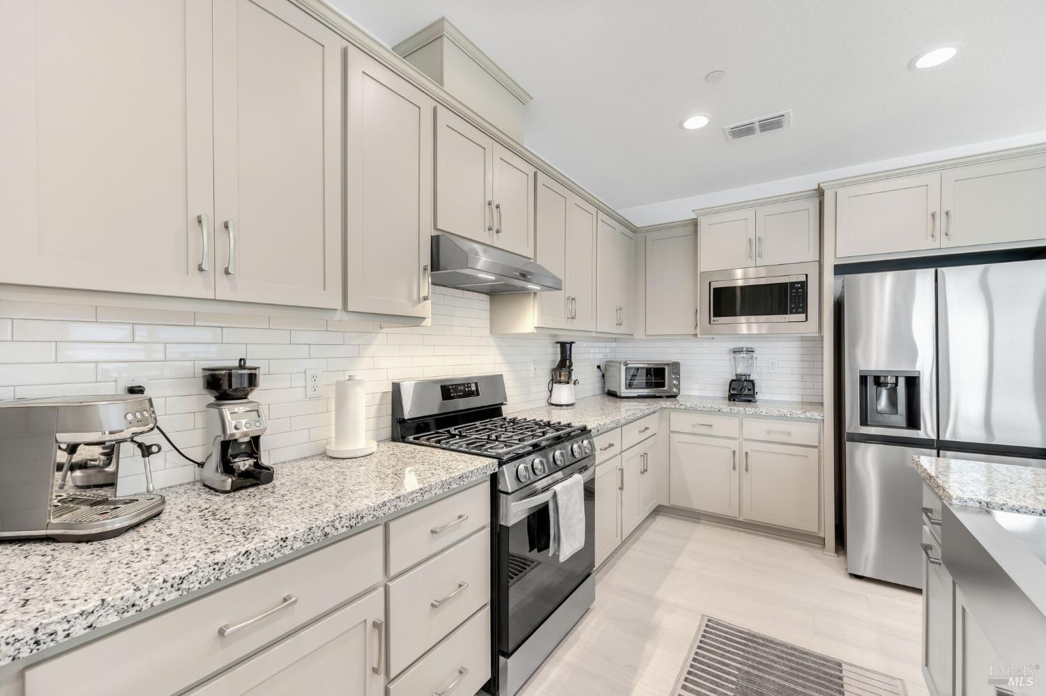 2303 Rustic Oak Lane Rio Vista, CA 94571 - Photo 20 of 43 Gorgeous upgraded kitchen