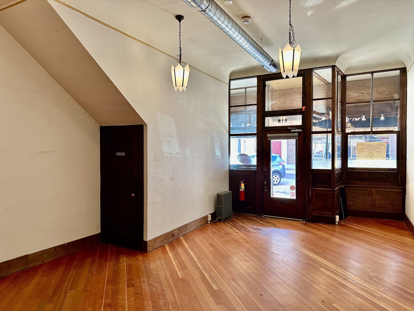 216 Main Street Woodstock, IL 60098 - Photo 5 of 34