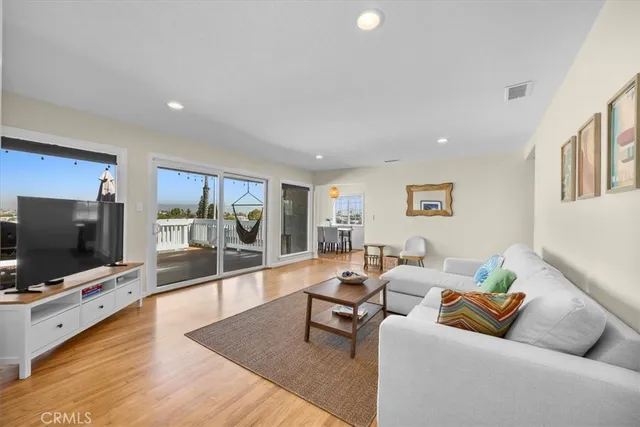 $1,350,000 | 2407 Ripley Avenue, Redondo Beach, CA 90278
