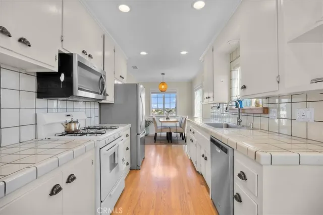 $1,350,000 | 2407 Ripley Avenue, Redondo Beach, CA 90278