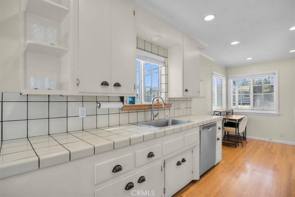 2407 Ripley Avenue Redondo Beach, CA 90278 - Photo 8 of 39