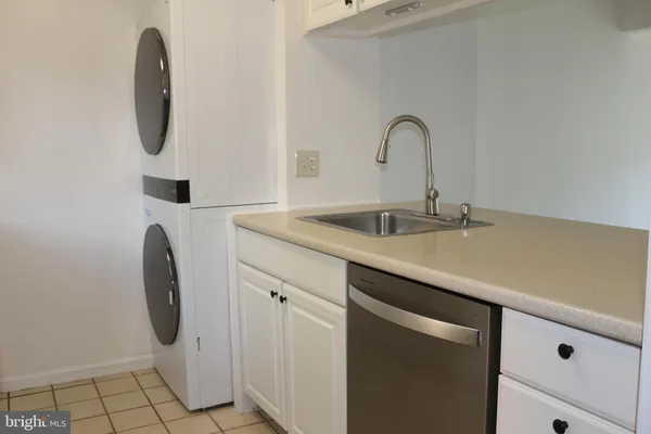 a close view of sink and tap