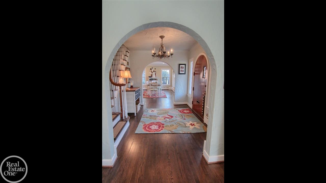 1033 Bishop Road Grosse Pointe Park, MI 48230 - Photo 3 of 37
