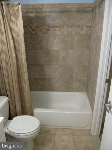 8307 Windfall Road Springfield, VA 22153 - Photo 9 of 26 Bath