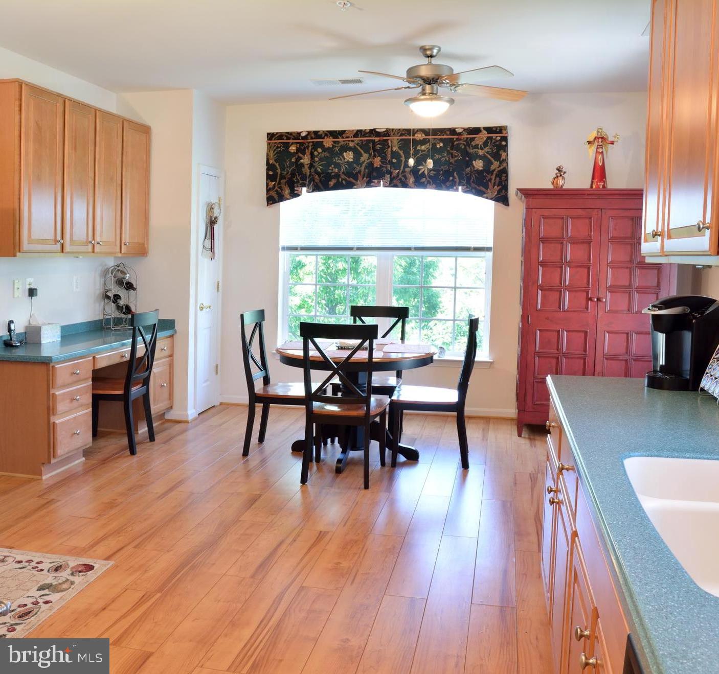 7305 Maplecrest Road, Unit 406 Elkridge, MD 21075 - Photo 12 of 26 View of breakfast area with built-in desk.
