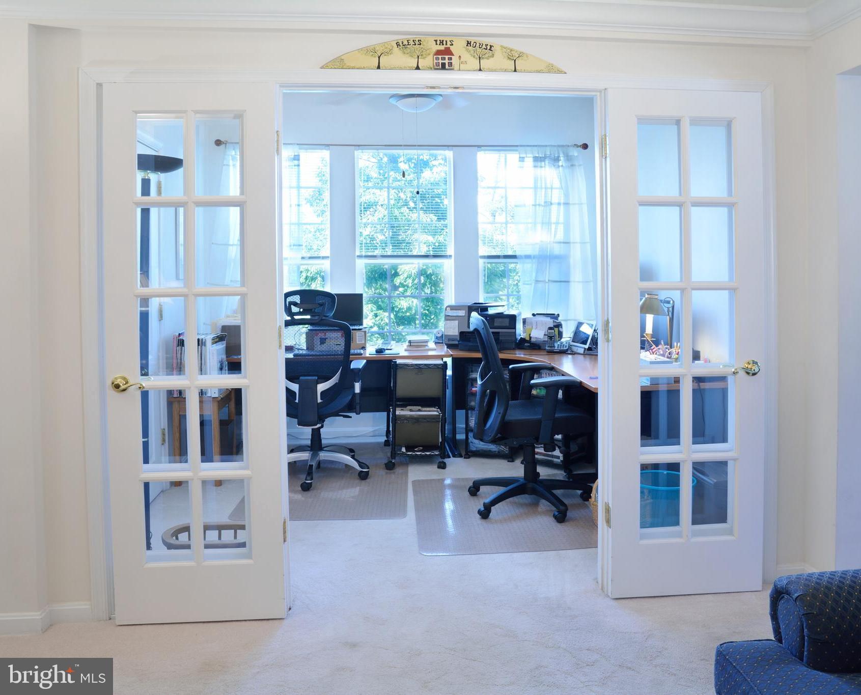 7305 Maplecrest Road, Unit 406 Elkridge, MD 21075 - Photo 10 of 26 Spacious Den with lots of light from triple window