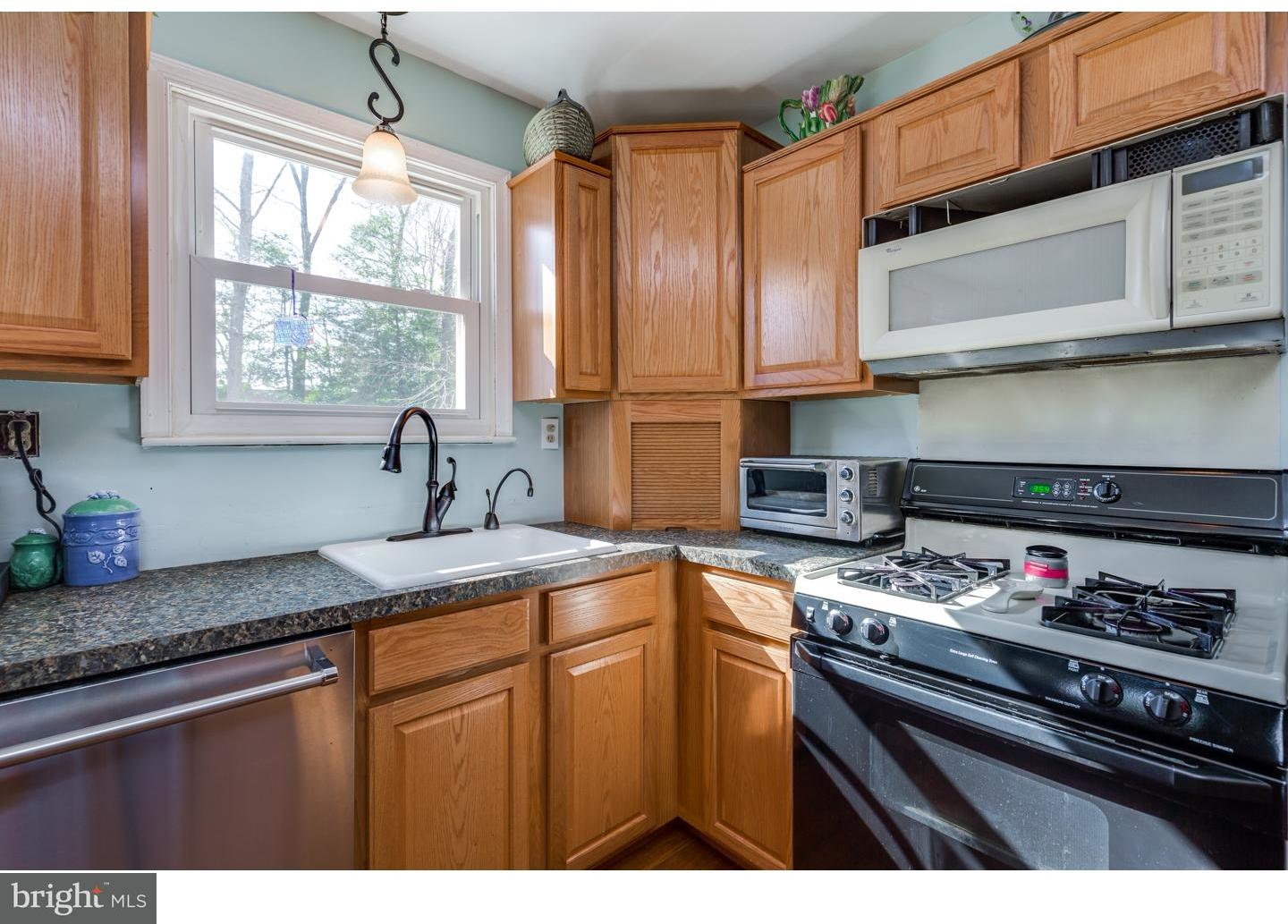 54 Euston Road South Evesham, NJ 08053 - Photo 4 of 24 Kitchen