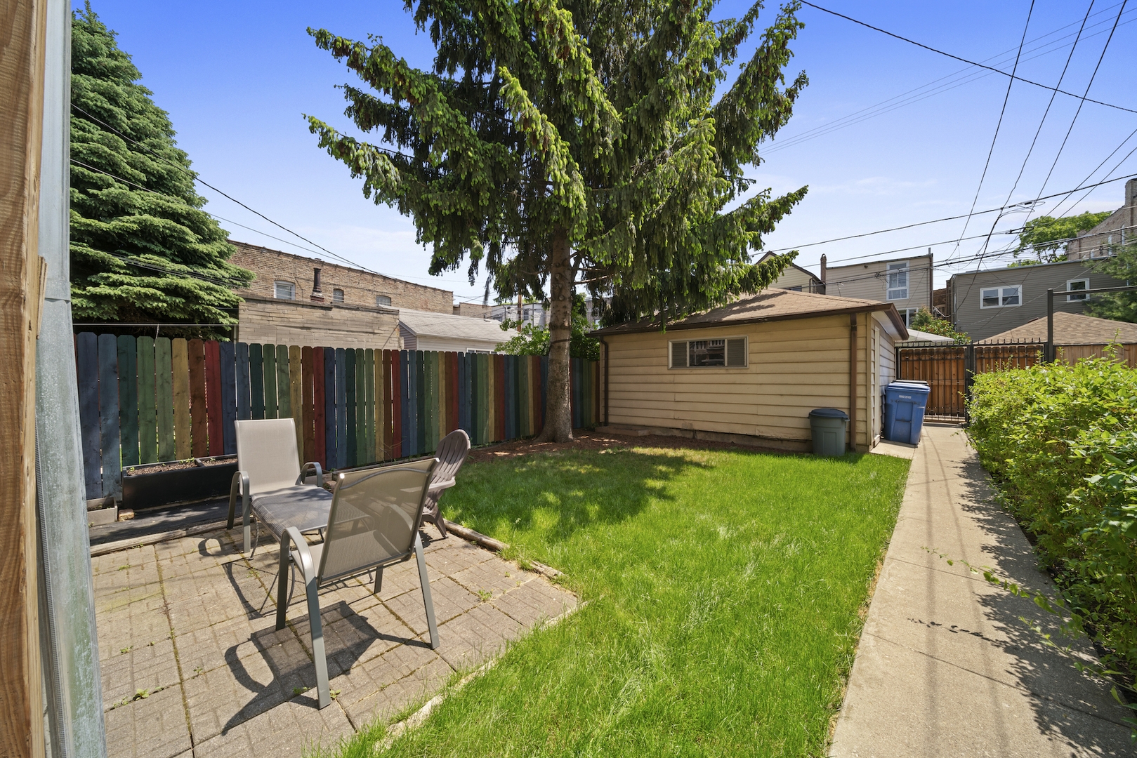 2545 West Walton Street, Unit 2 Chicago, IL 60622 - Photo 10 of 20 a view of a house with backyard and sitting area