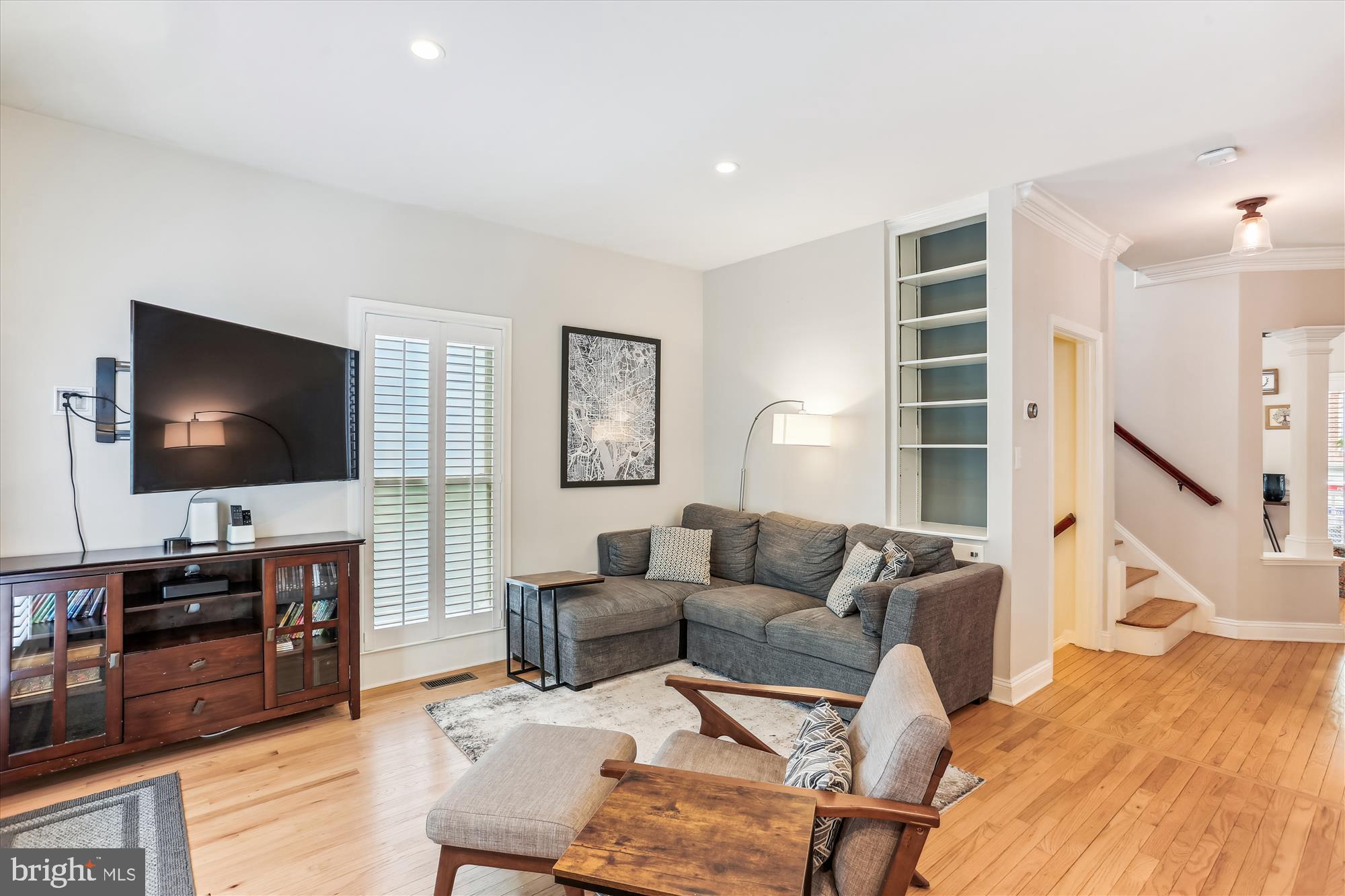 204 Hart Road Gaithersburg, MD 20878 - Photo 17 of 72 Family room with built-in shelving