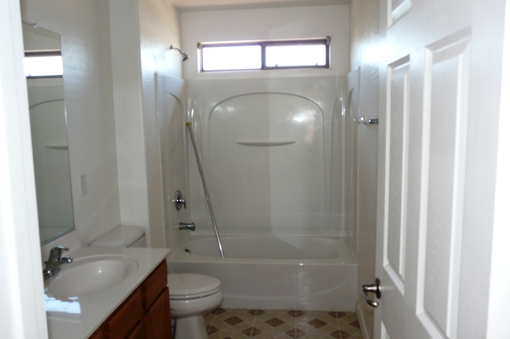 4504 West Fremont Rd. Laveen, AZ 85339 - Photo 8 of 17 Full bath
