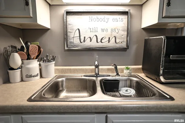 $60,000 | 111 West Cross Street, Winchester, IL 62694