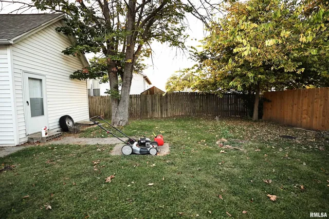 $60,000 | 111 West Cross Street, Winchester, IL 62694