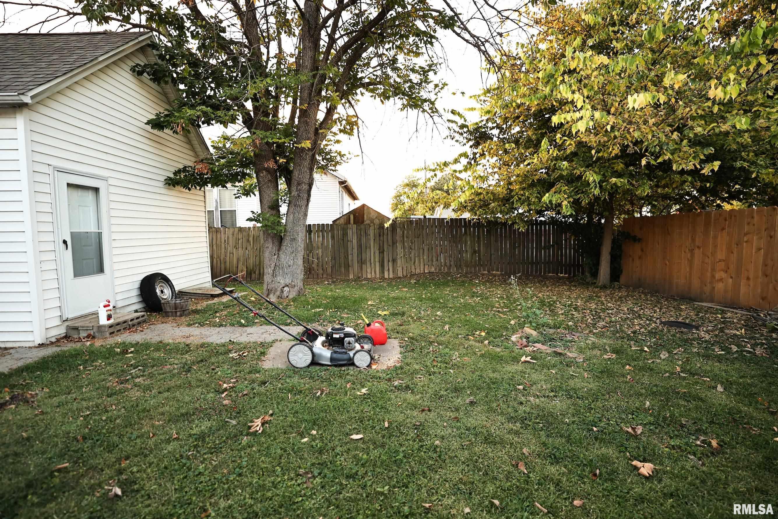 111 West Cross Street Winchester, IL 62694 - Photo 6 of 26