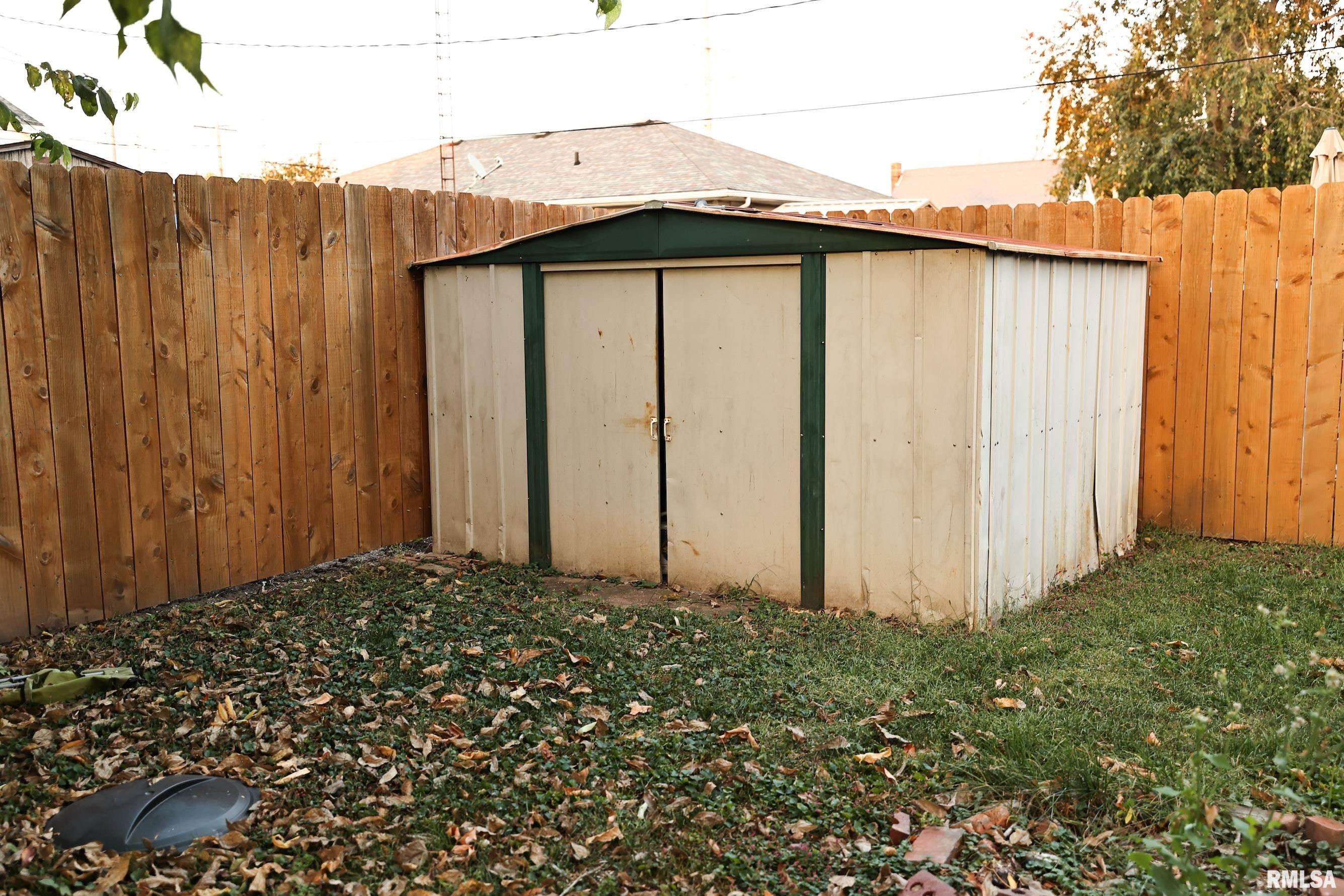 111 West Cross Street Winchester, IL 62694 - Photo 7 of 26