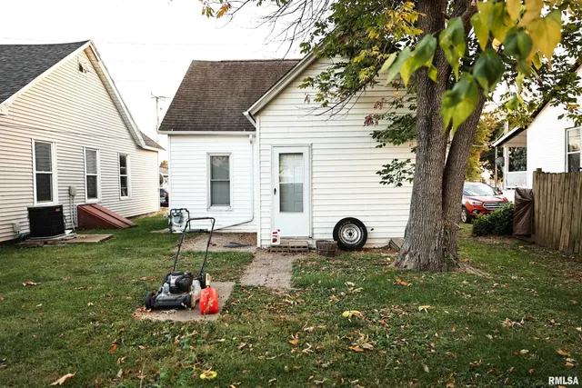 $60,000 | 111 West Cross Street, Winchester, IL 62694