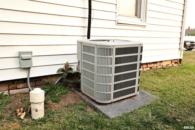 $60,000 | 111 West Cross Street, Winchester, IL 62694