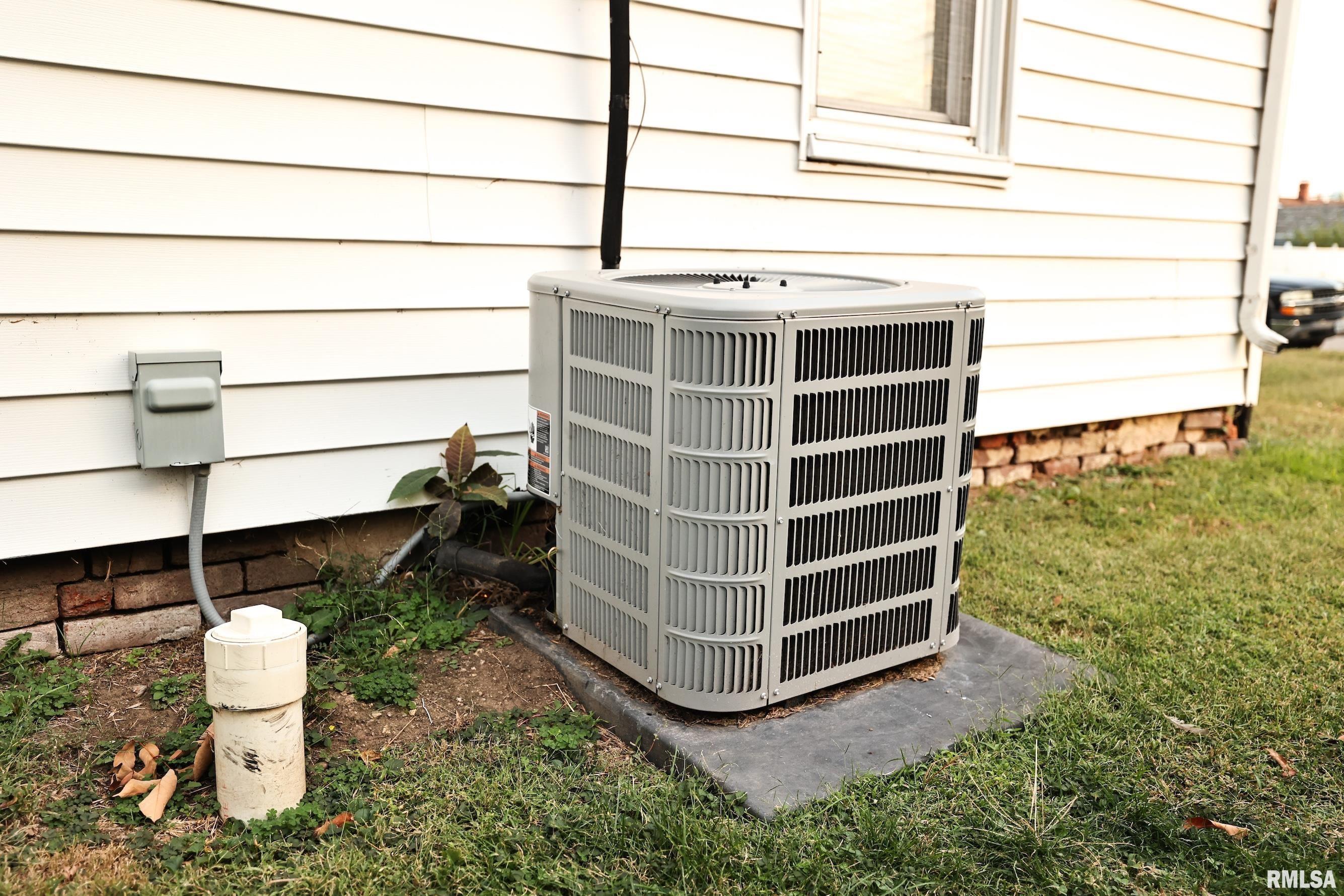 111 West Cross Street Winchester, IL 62694 - Photo 10 of 26