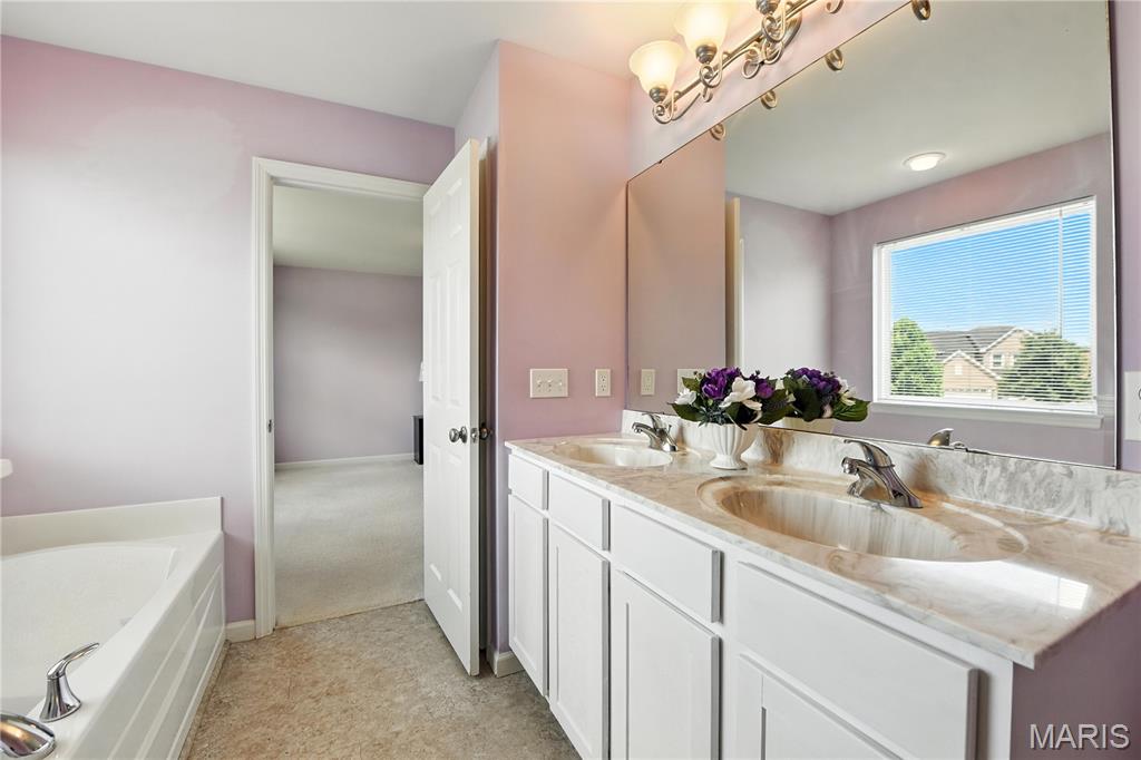 1549 Cannon Ridge Drive St. Louis, MO 63146 - Photo 14 of 28