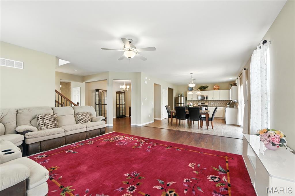 1549 Cannon Ridge Drive St. Louis, MO 63146 - Photo 5 of 28