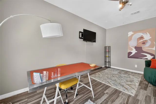 a view of a livingroom with furniture