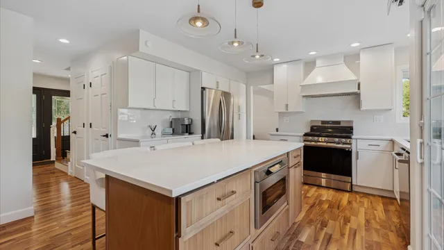 $714,800 | 1810 Hawk Lane, Elk Grove Village, IL 60007