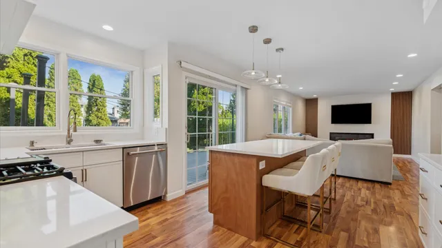 $714,800 | 1810 Hawk Lane, Elk Grove Village, IL 60007