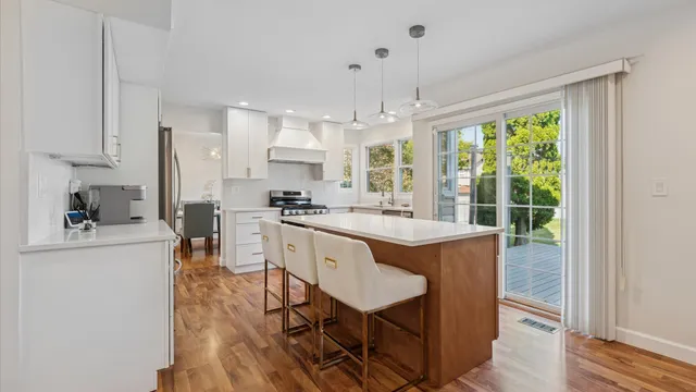 $714,800 | 1810 Hawk Lane, Elk Grove Village, IL 60007