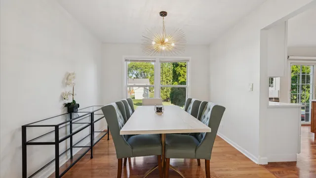 $714,800 | 1810 Hawk Lane, Elk Grove Village, IL 60007