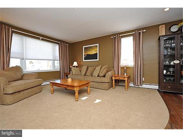370 Heathcliffe Road Huntingdon Valley, PA 19006 - Photo 3 of 17