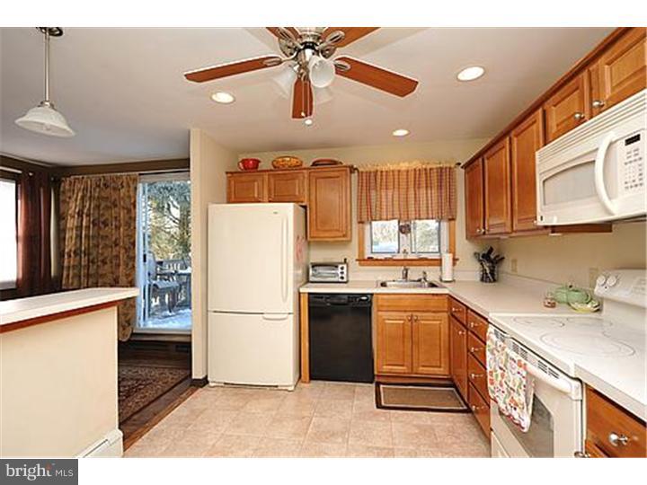 370 Heathcliffe Road Huntingdon Valley, PA 19006 - Photo 8 of 17