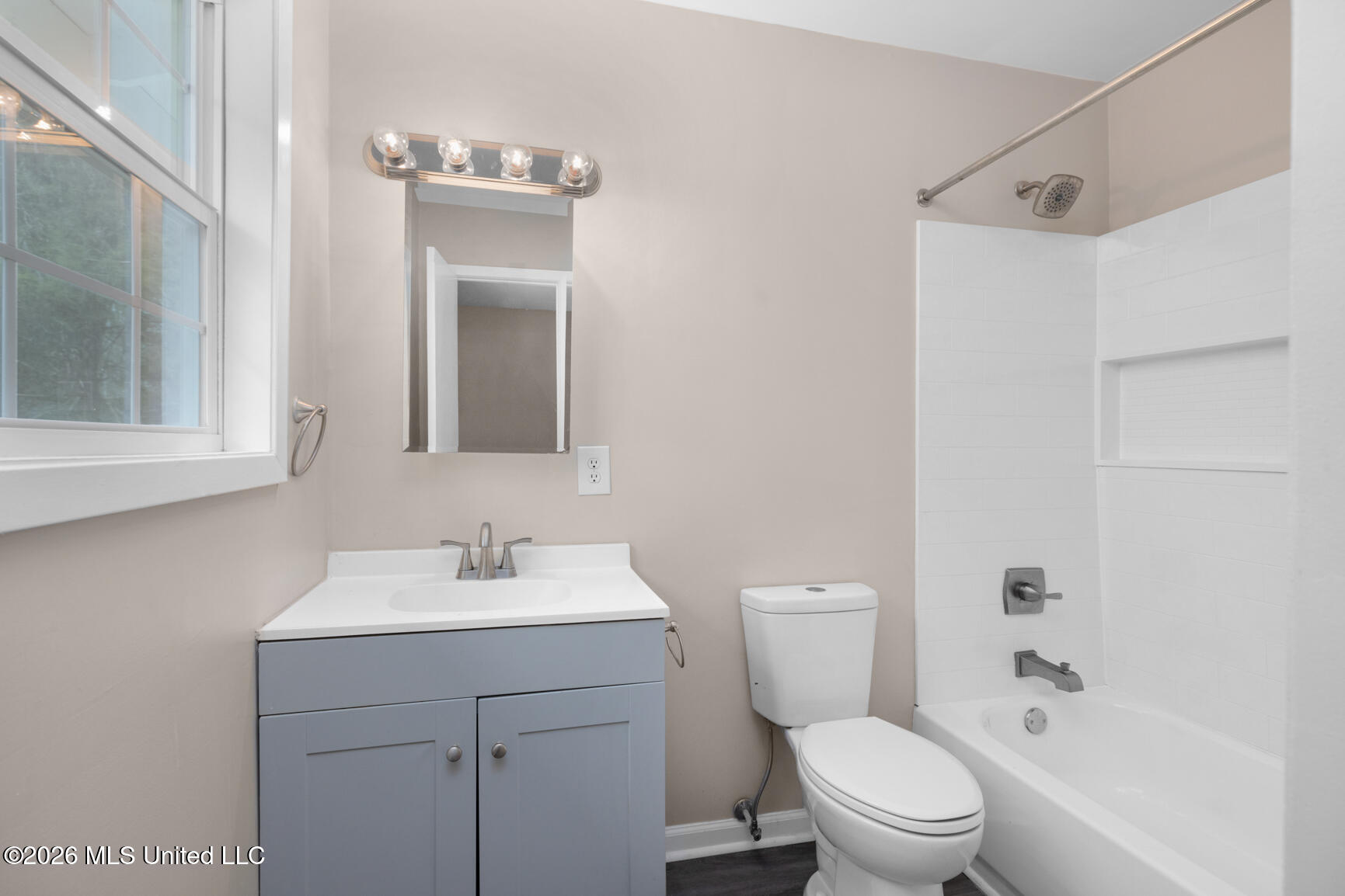 117 Interstate Hwy Farm Byhalia, MS 38611 - Photo 18 of 35 Primary Bathroom