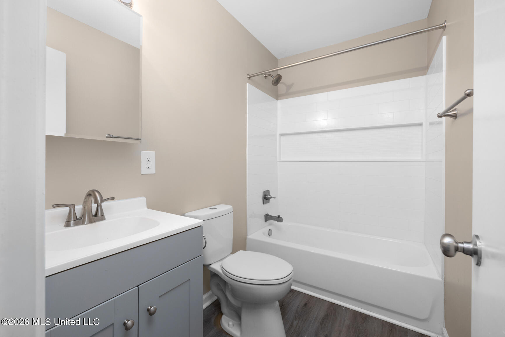 117 Interstate Hwy Farm Byhalia, MS 38611 - Photo 23 of 35 Bathroom 2