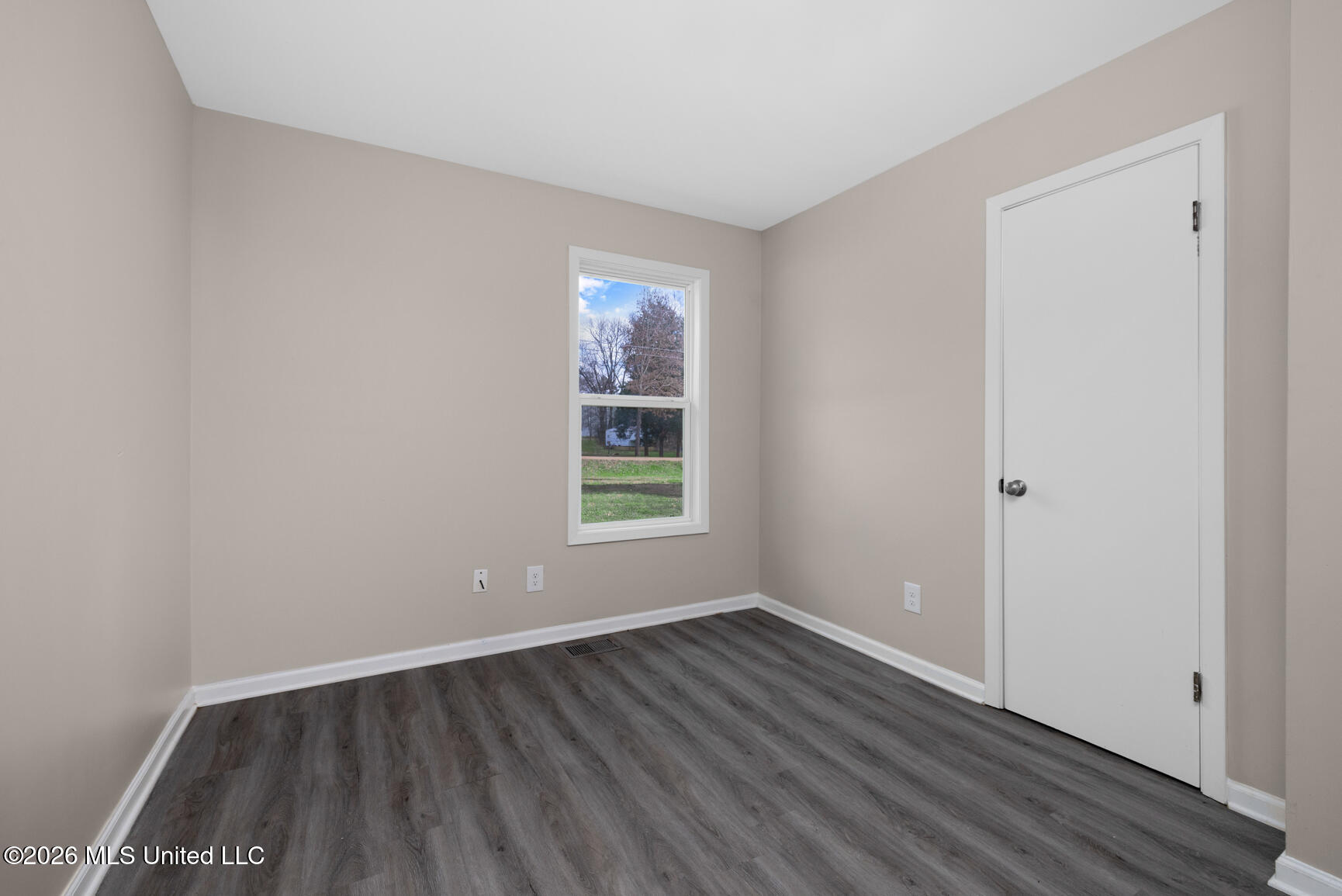 117 Interstate Hwy Farm Byhalia, MS 38611 - Photo 25 of 35 Bedroom 3