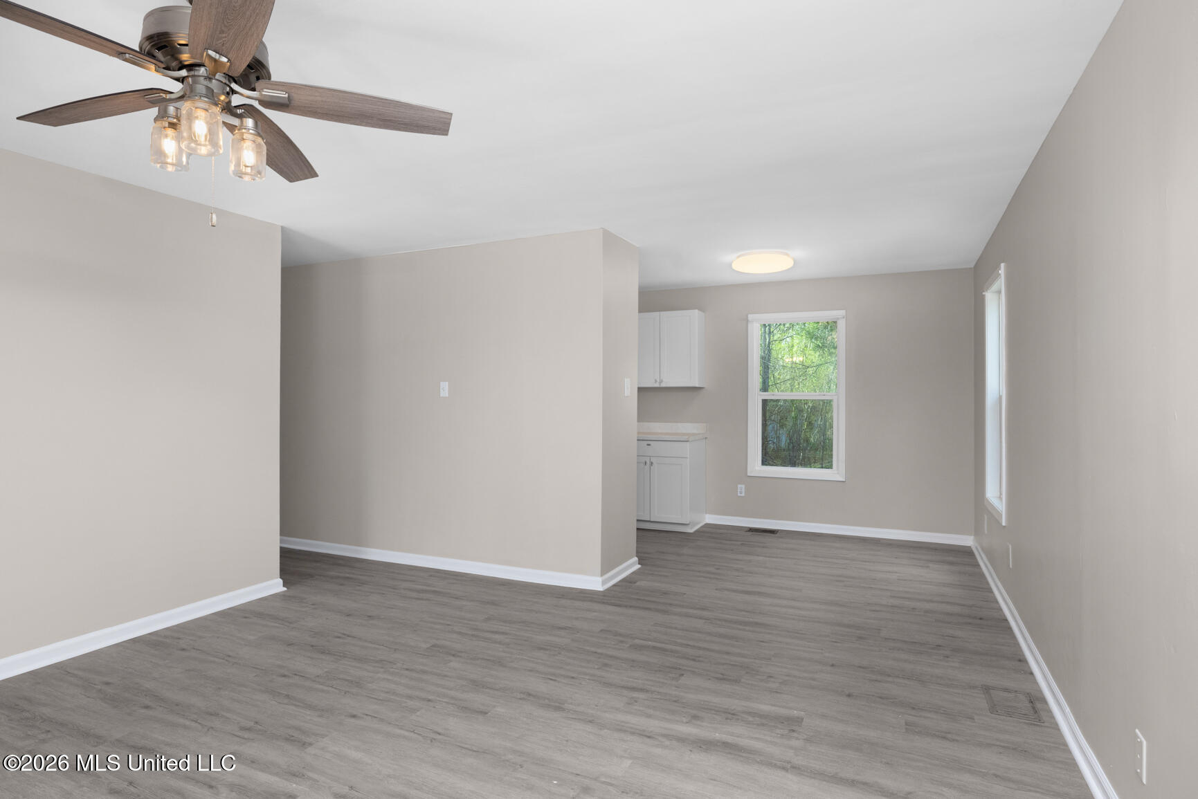 117 Interstate Hwy Farm Byhalia, MS 38611 - Photo 5 of 35 Living Room/Breakfast Combo