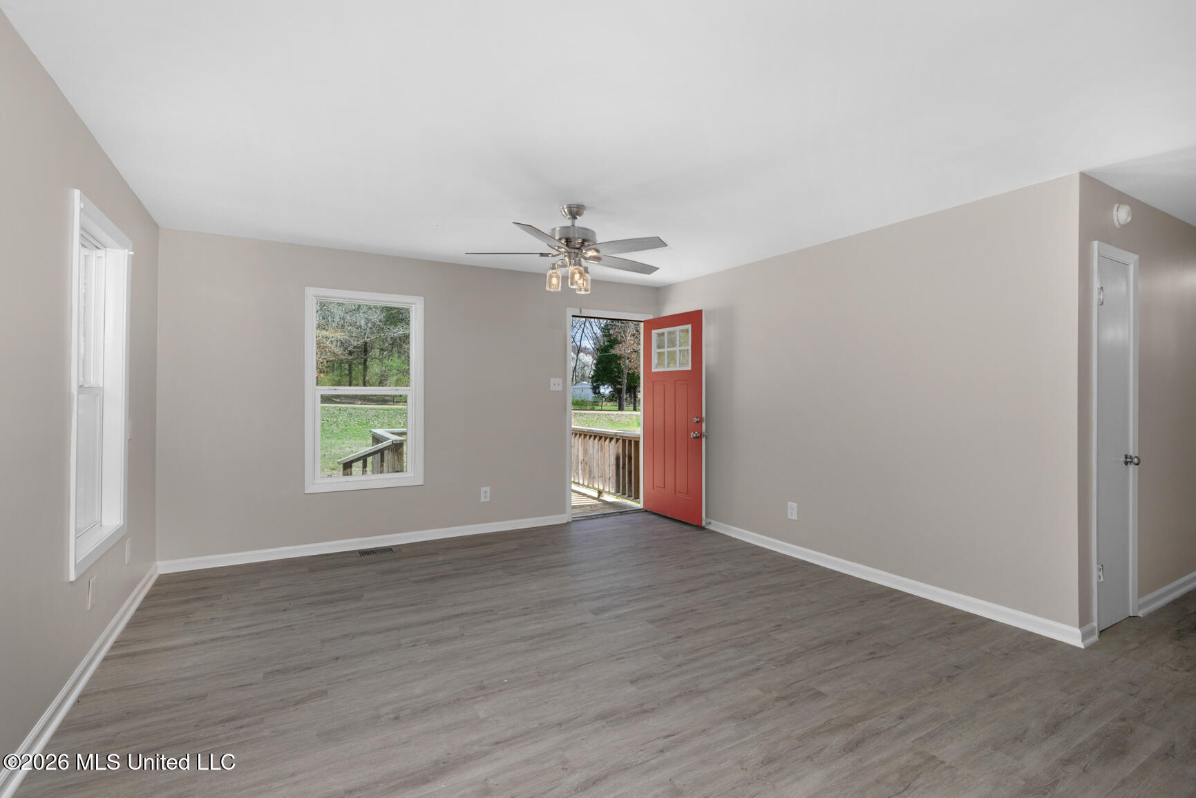 117 Interstate Hwy Farm Byhalia, MS 38611 - Photo 6 of 35 Living Room