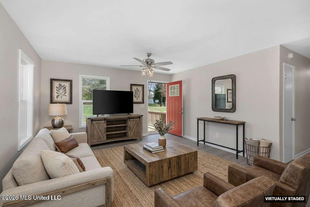 117 Interstate Hwy Farm Byhalia, MS 38611 - Photo 7 of 35 Living Room VIRTUALLY STAGED
