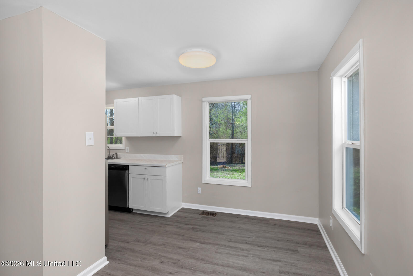 117 Interstate Hwy Farm Byhalia, MS 38611 - Photo 8 of 35 Eat-In Kitchen