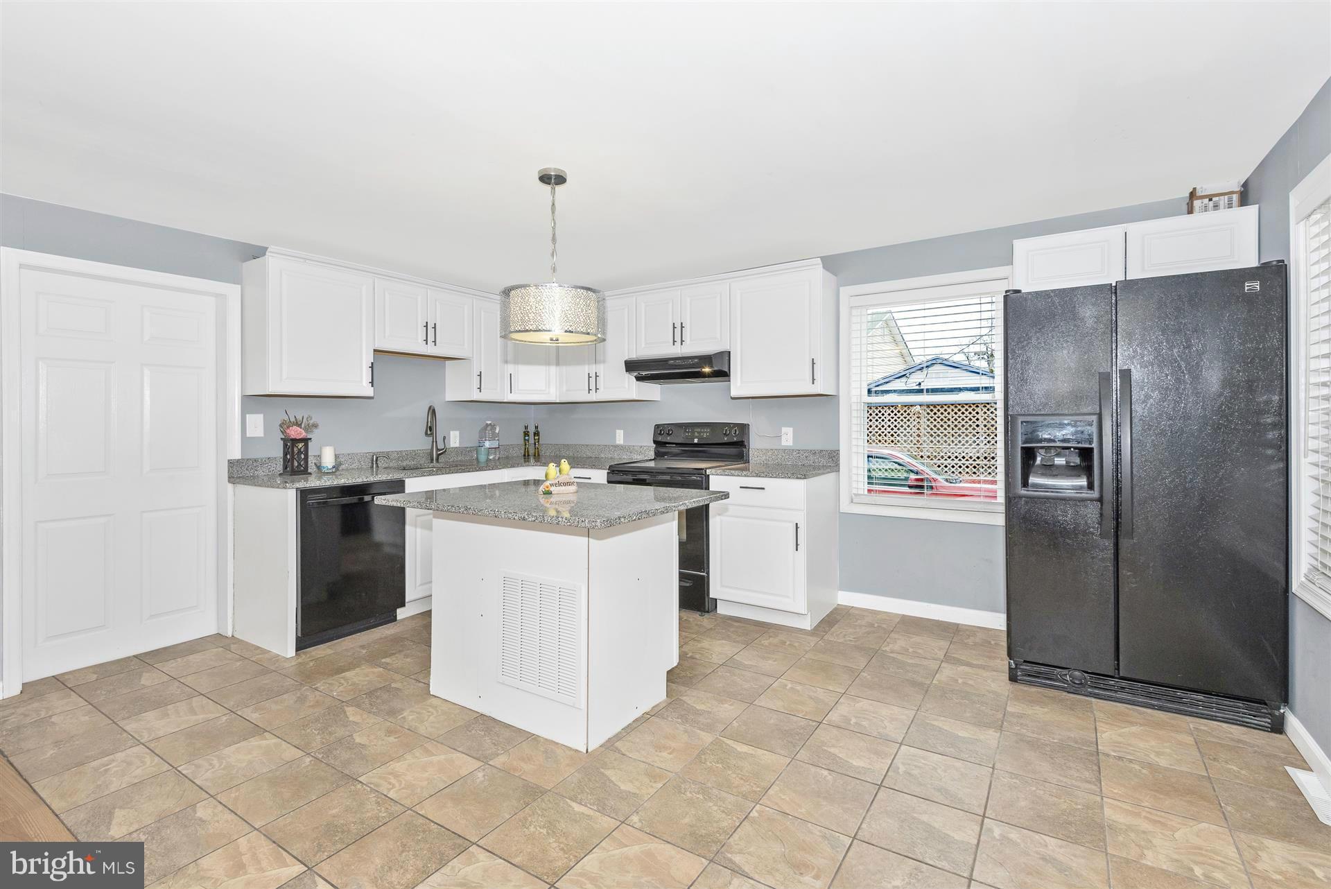 16933 Shinham Road Hagerstown, MD 21740 - Photo 1 of 29 Kitchen