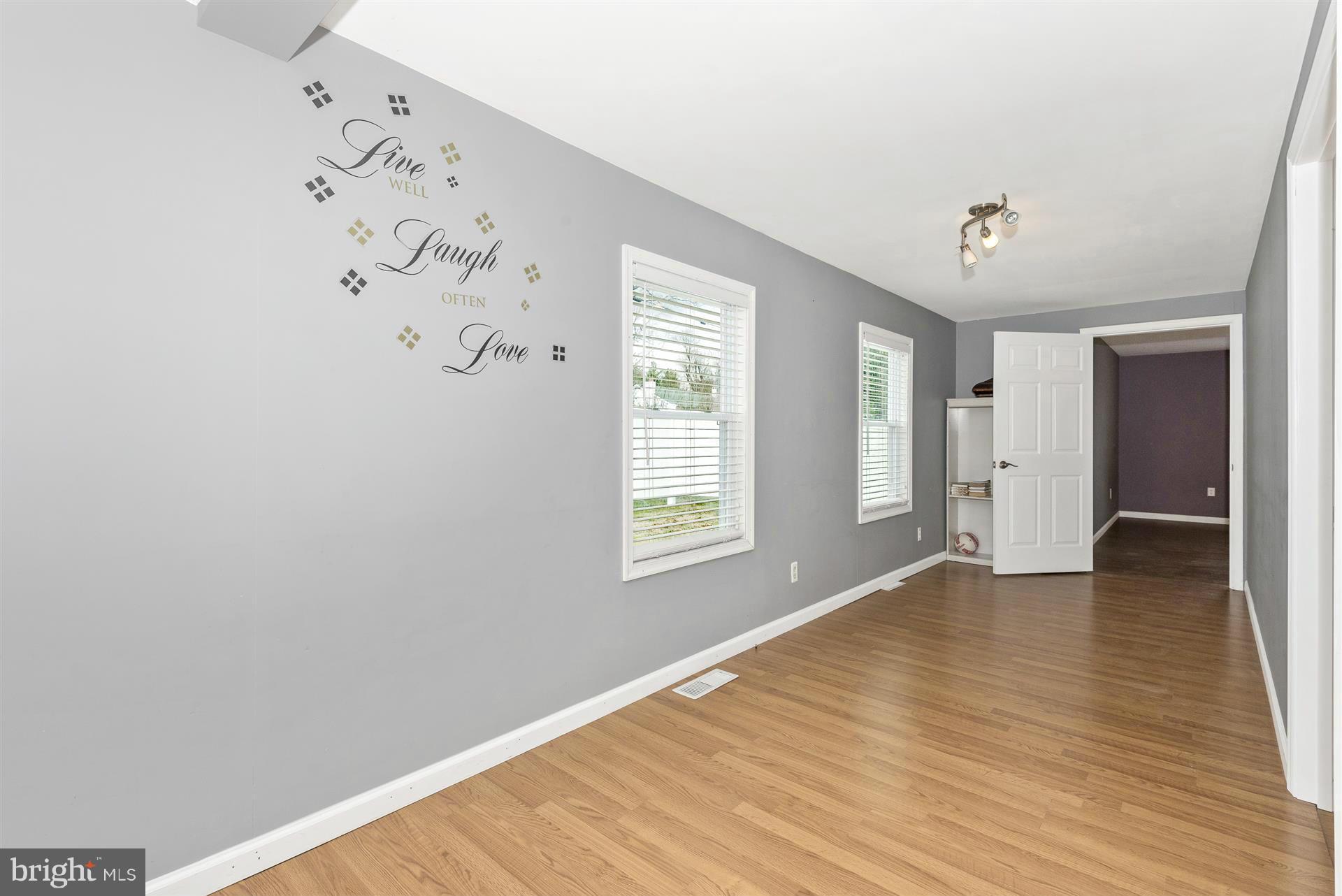 16933 Shinham Road Hagerstown, MD 21740 - Photo 11 of 29 Dining Room