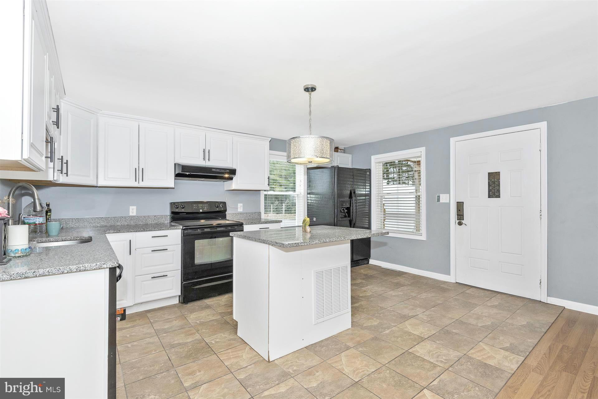 16933 Shinham Road Hagerstown, MD 21740 - Photo 12 of 29 Kitchen