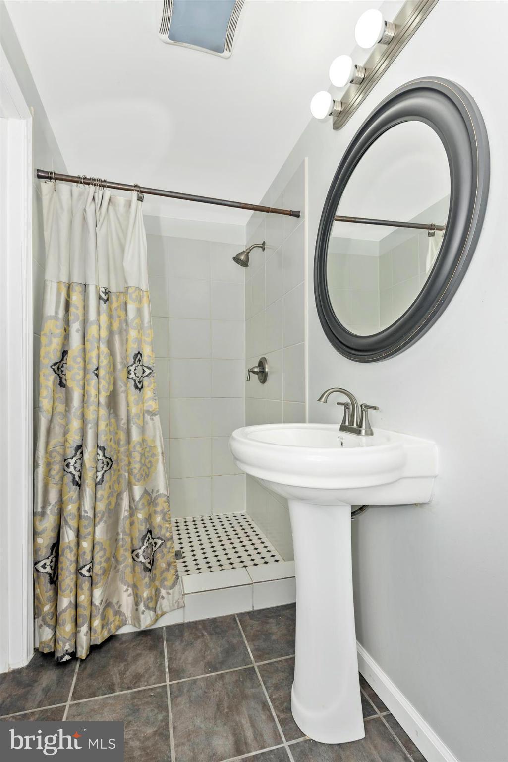 16933 Shinham Road Hagerstown, MD 21740 - Photo 19 of 29 Bath (Master)