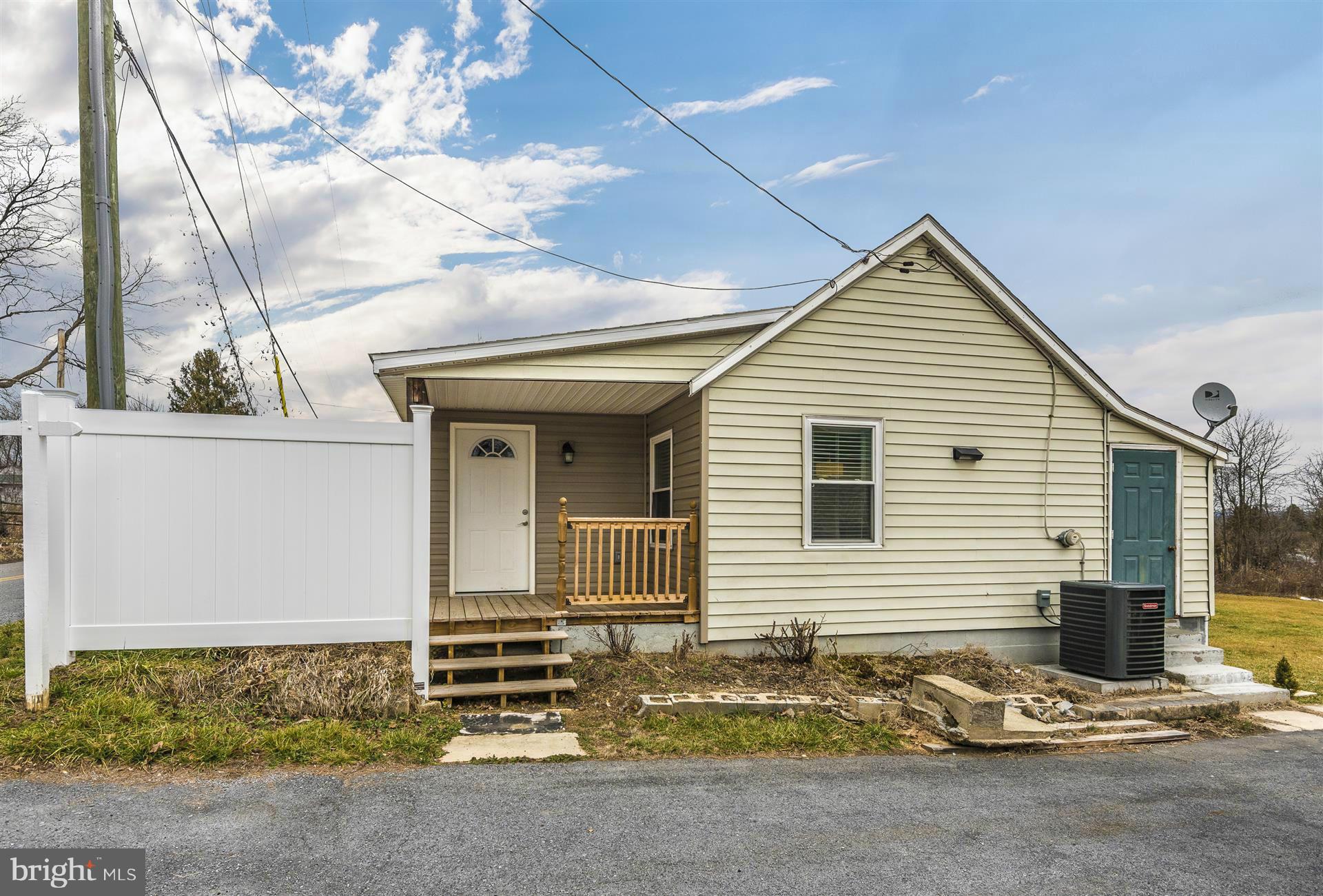 16933 Shinham Road Hagerstown, MD 21740 - Photo 5 of 29 Exterior (Front)