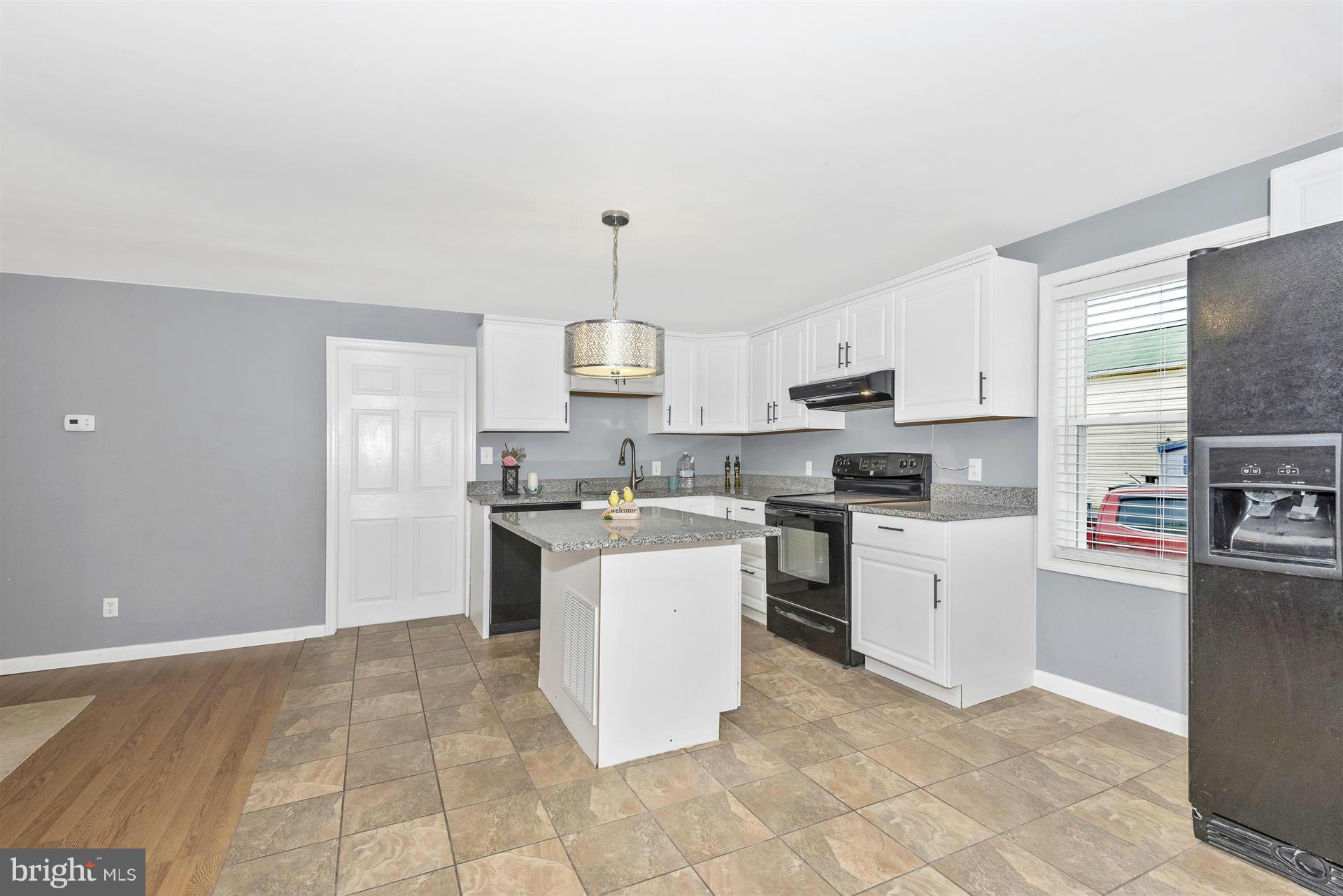 16933 Shinham Road Hagerstown, MD 21740 - Photo 7 of 29 Kitchen