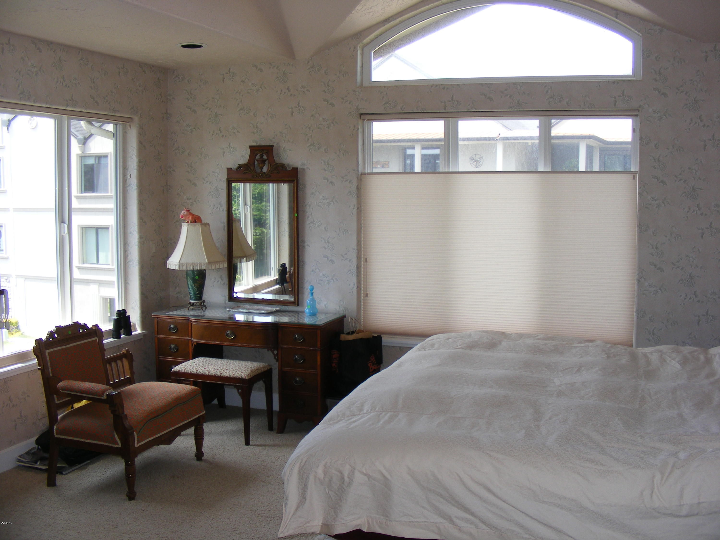 135 Southwest 26th Street Newport, OR 97366 - Photo 17 of 35 Master Bdrm