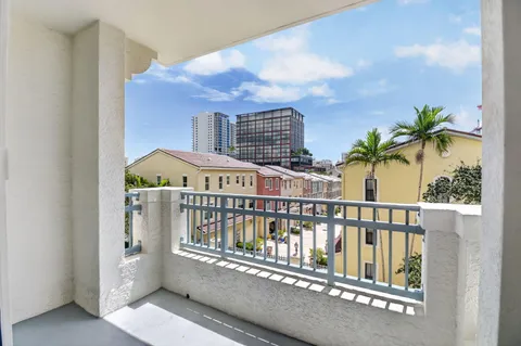 $649,000 | 403 South Sapodilla Avenue, Unit 307, West Palm Beach, FL 33401