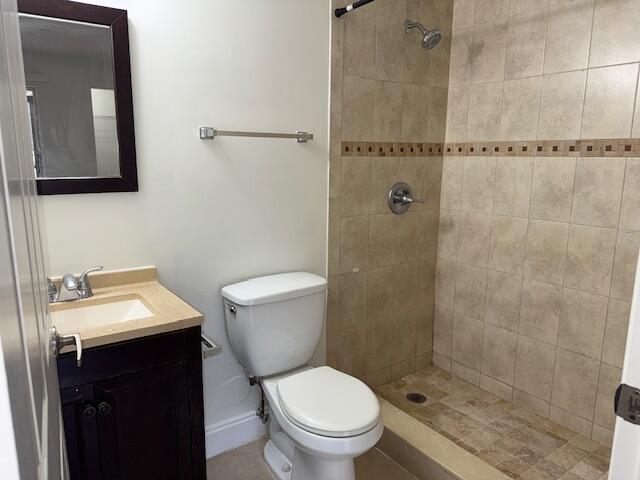 407 Meadows Circle, Unit 407 Boynton Beach, FL 33436 - Photo 14 of 38 Bathroom