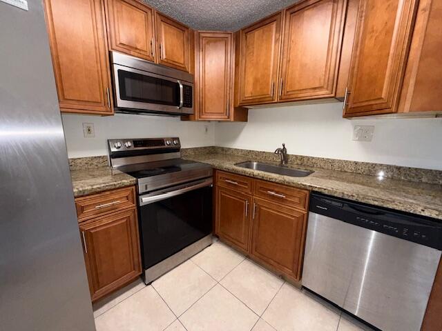 407 Meadows Circle, Unit 407 Boynton Beach, FL 33436 - Photo 2 of 38 Kitchen