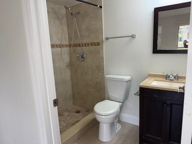 407 Meadows Circle, Unit 407 Boynton Beach, FL 33436 - Photo 21 of 38 Bathroom