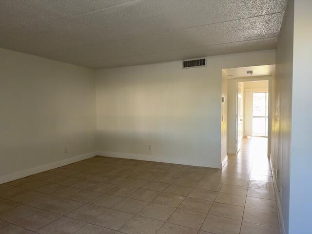 407 Meadows Circle, Unit 407 Boynton Beach, FL 33436 - Photo 7 of 38 Diner/Living Room View